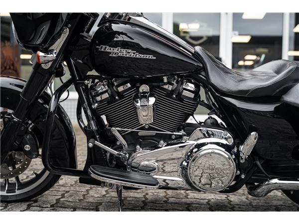 Harley-Davidson Kiel FLHXS Street Glide Special 107 - Jekill&Hyde -