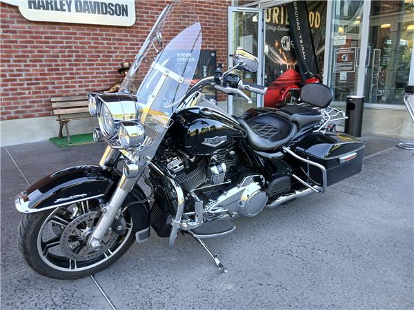 2021 HARLEY-DAVIDSON ROAD KING