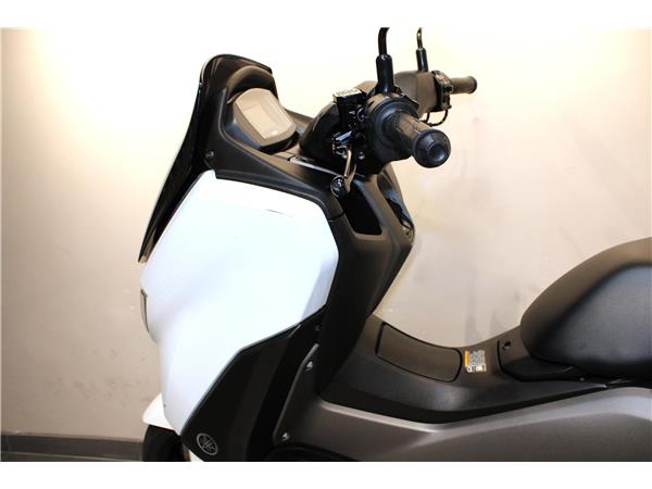 YAMAHA N-MAX 125