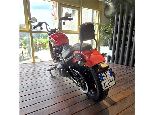 Harley-Davidson Softail-Cruiser STREET BOB 114