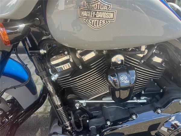  HARLEY-DAVIDSON STREET GLIDE SPECIAL