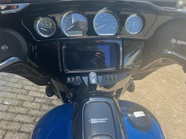  HARLEY-DAVIDSON STREET GLIDE SPECIAL