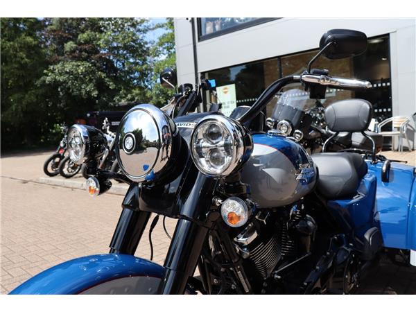 2024 HARLEY-DAVIDSON TRIKE FLRT FREEWHEELER