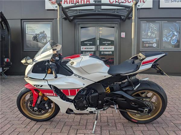 2023 Yamaha R1