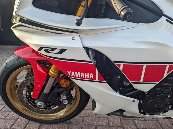 2023 Yamaha R1