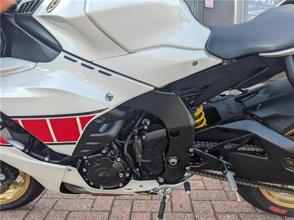2023 Yamaha R1