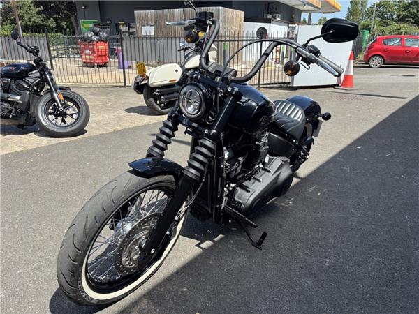 2019 HARLEY-DAVIDSON SOFTAIL FXBB STREET BOB