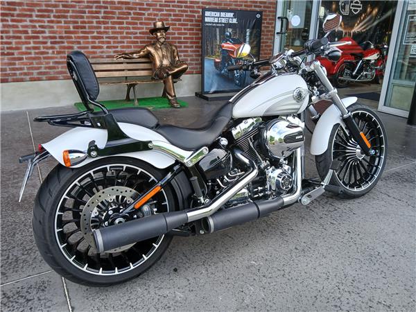 2017 HARLEY-DAVIDSON BREAKOUT