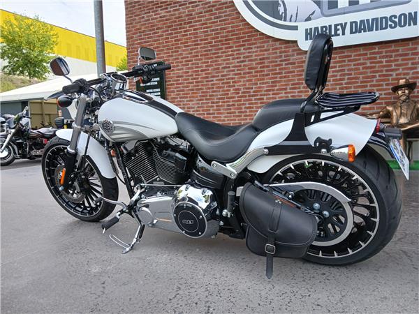 2017 HARLEY-DAVIDSON BREAKOUT