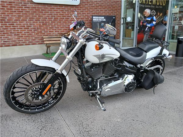 2017 HARLEY-DAVIDSON BREAKOUT