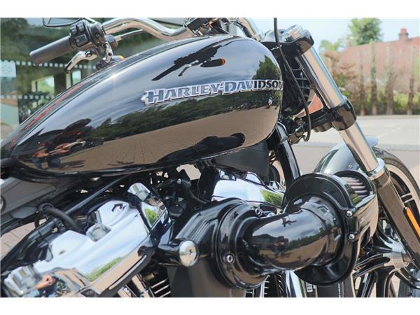 2018 HARLEY-DAVIDSON SOFTAIL FXBR BREAKOUT