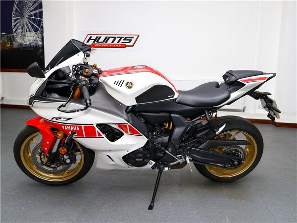 2023 Yamaha R7