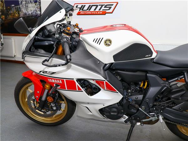 2023 Yamaha R7