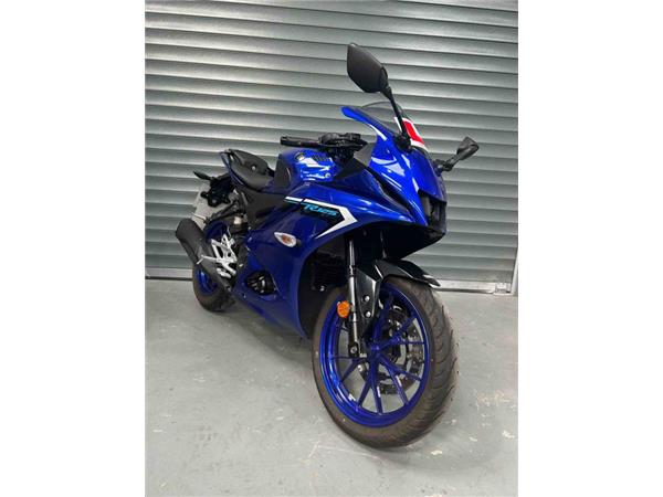2025 Yamaha YZFR125 BLUE