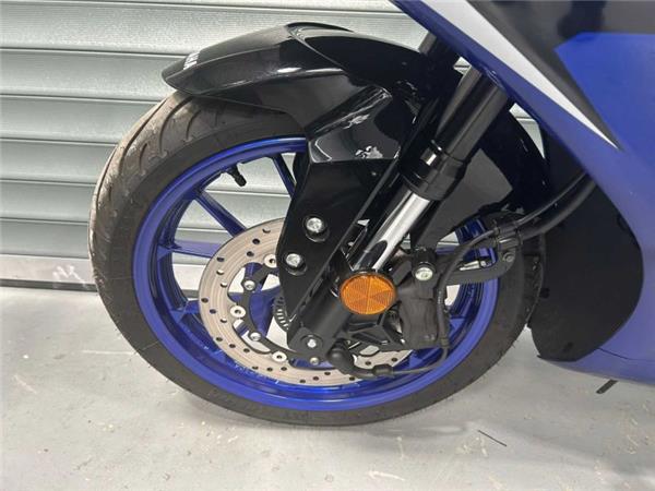 2025 Yamaha YZFR125 BLUE
