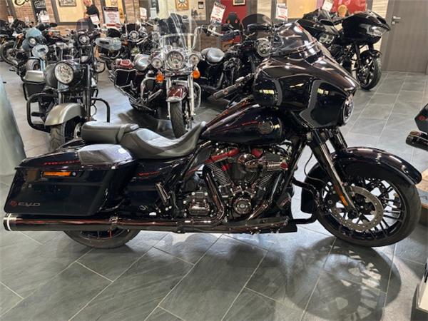 2022 Street Glide CVO 117
