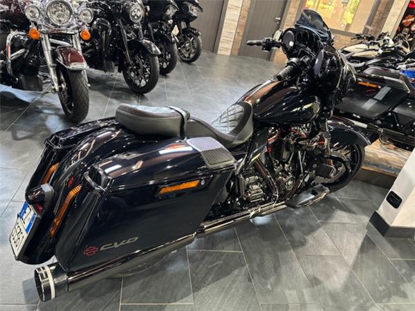 2022 Street Glide CVO 117