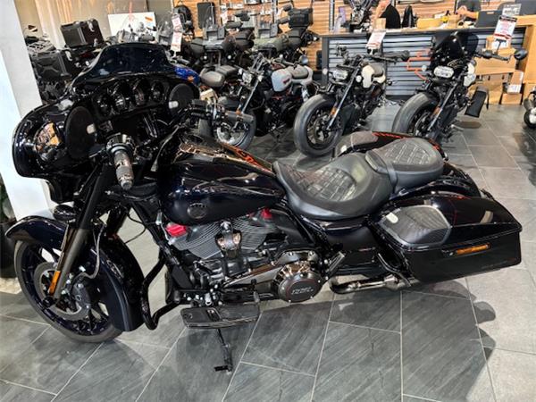 2022 Street Glide CVO 117