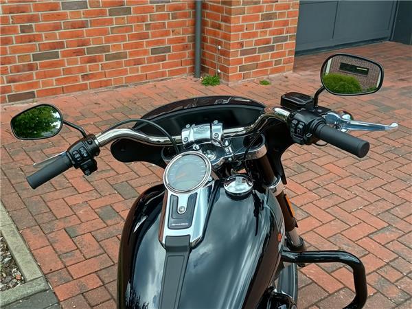 FLSB Softail Sport Glide 