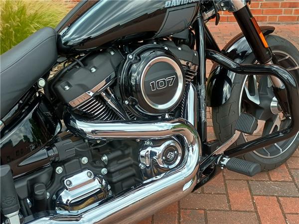 FLSB Softail Sport Glide 