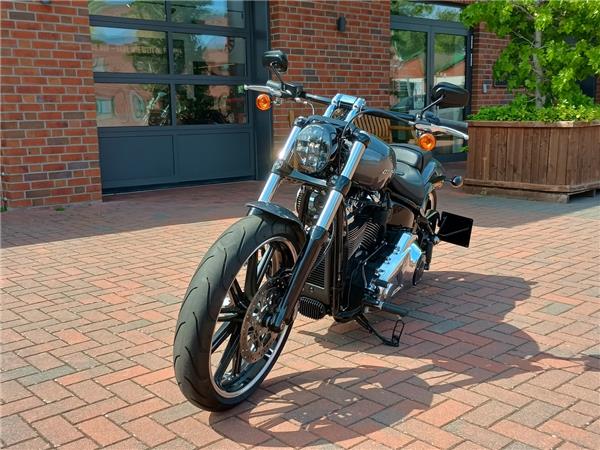 FXBRS Softail Breakout 114 