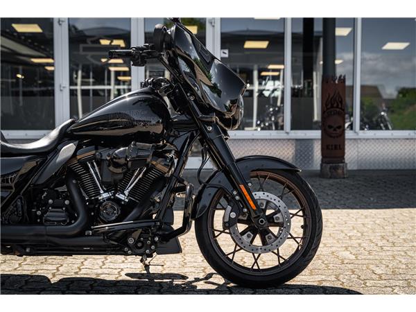 Harley-Davidson Kiel FLHXST Street Glide ST - Jekill& Hyde - Wilbers