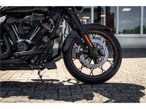 Harley-Davidson Kiel FLHXST Street Glide ST - Jekill& Hyde - Wilbers