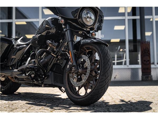 Harley-Davidson Kiel FLHXST Street Glide ST - Jekill& Hyde - Wilbers