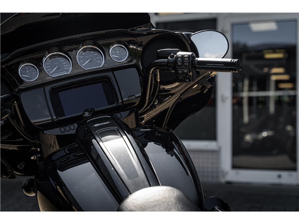 Harley-Davidson Kiel FLHXST Street Glide ST - Jekill& Hyde - Wilbers