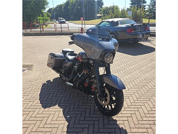 Harley-Davidson  STREET GLIDE CVO 