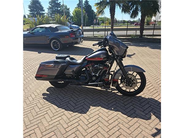 Harley-Davidson  STREET GLIDE CVO 