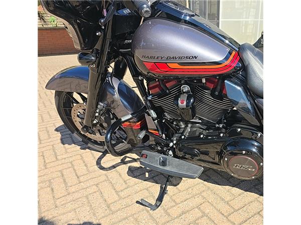 Harley-Davidson  STREET GLIDE CVO 