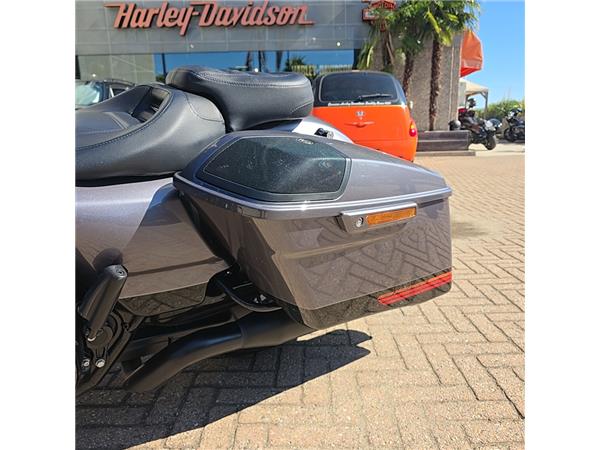 Harley-Davidson  STREET GLIDE CVO 