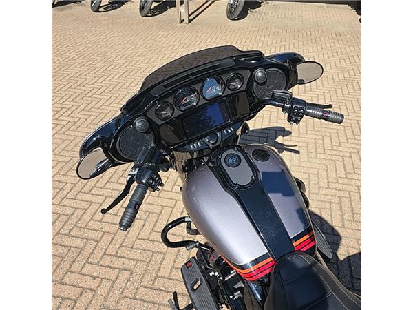 Harley-Davidson  STREET GLIDE CVO 