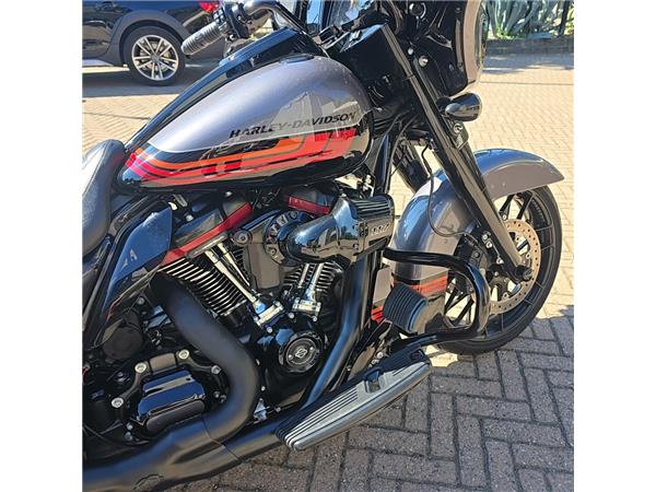 Harley-Davidson  STREET GLIDE CVO 