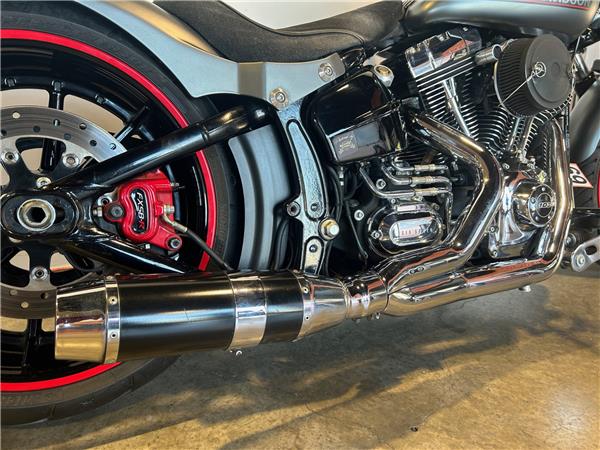 2015 HARLEY-DAVIDSON BREAKOUT
