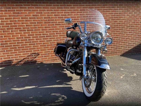 2011 Harley-Davidson Flhrc Road King CL 1690 1