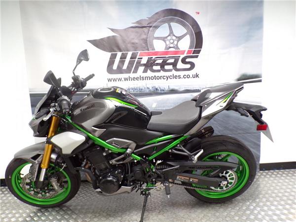 2025 Kawasaki Z900SE