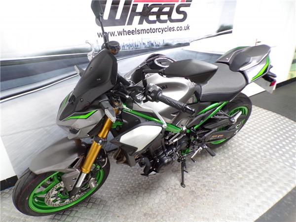 2025 Kawasaki Z900SE