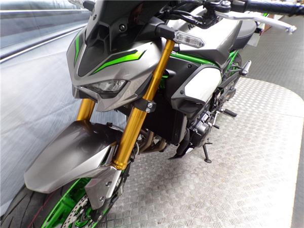 2025 Kawasaki Z900SE
