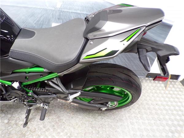 2025 Kawasaki Z900SE