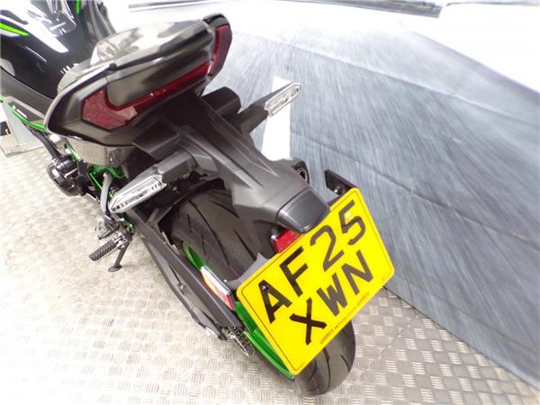 2025 Kawasaki Z900SE