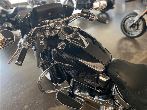 Harley-Davidson Softail Deluxe FLDE - 2020