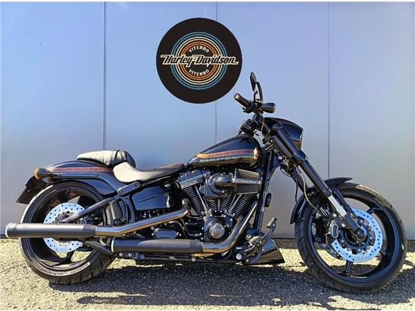 2017 CVO Pro Street Breakout