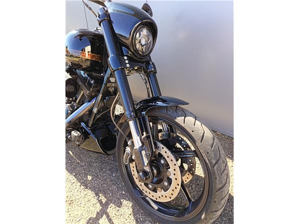 2017 CVO Pro Street Breakout