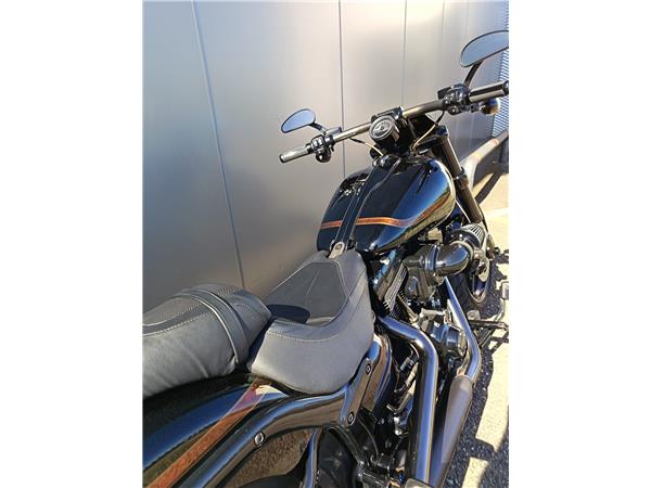 2017 CVO Pro Street Breakout
