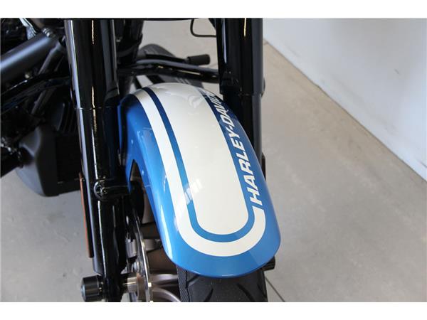 FLHXST STREET GLIDE ST FAST JOHNNIE