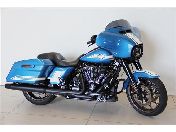FLHXST STREET GLIDE ST FAST JOHNNIE