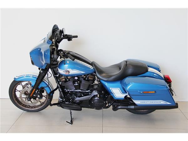 FLHXST STREET GLIDE ST FAST JOHNNIE