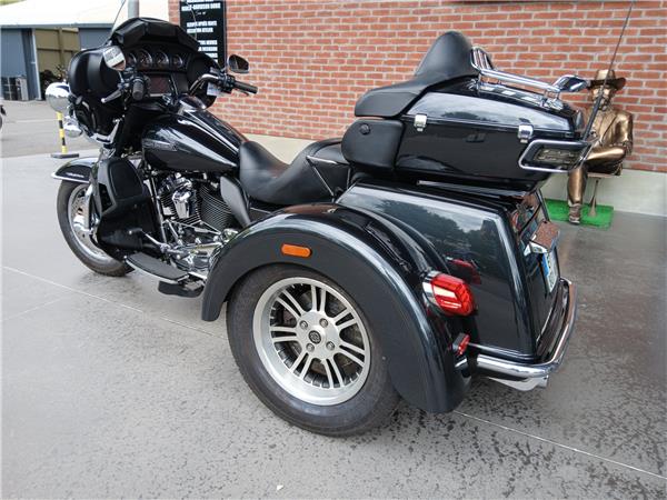 2018 HARLEY-DAVIDSON TRI GLIDE